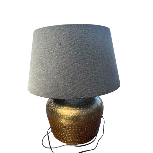 370A - A BRASS EFFECT TABLE LAMP