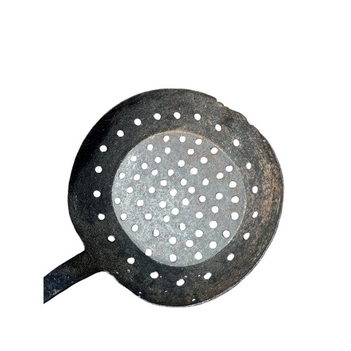 379 - 19CT CAST SIEVE APPROX 48