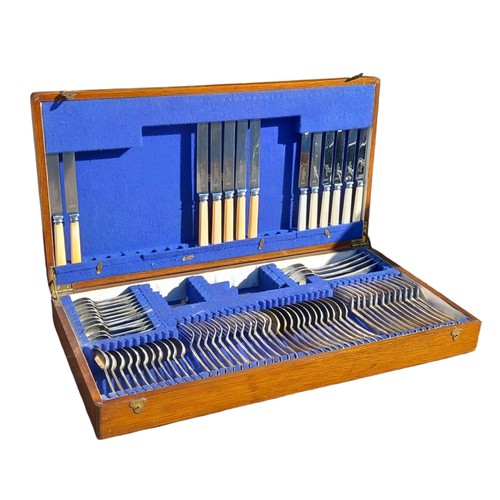 403 - A CASED BOX OF CUTLERY