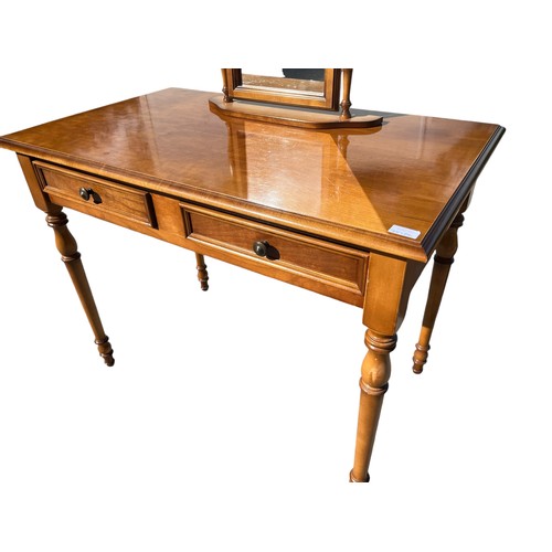 461 - A MAHOGANY 2 DRAWER DRESSING TABLE