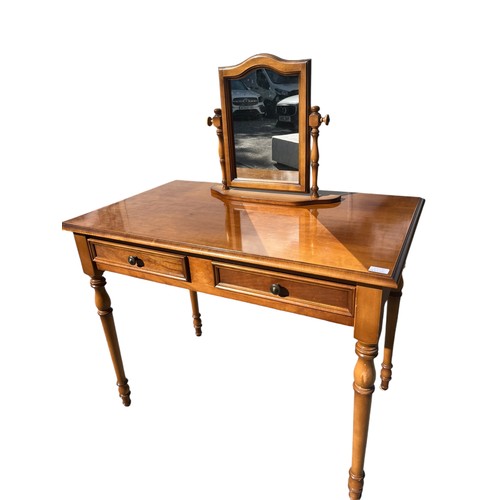 461 - A MAHOGANY 2 DRAWER DRESSING TABLE