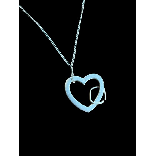 485 - A LARGE HEAVY SILVER & M.O.P HEART PENDANT ON A SILVER CHAIN