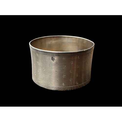 492 - A SILVER NAPKIN RING 32.3grm