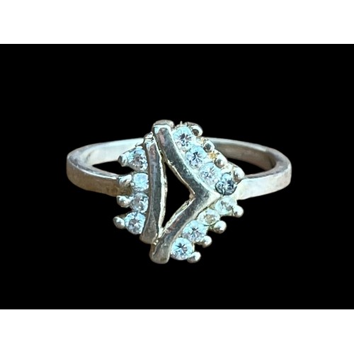 494 - A DESIGNER ORNATE GEM SILVER RING