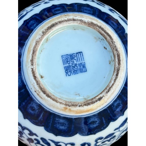 498 - AN ORIENTAL BLUE AND WHITE VASE WITH MARKINGS TO BASE