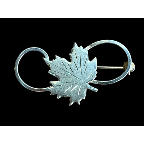 506 - A STERLING SILVER LEAF AND HOOP DESIGN BROOCH