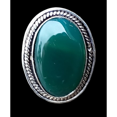 518 - A LARGE ORNATE SILVER RING SET WITH A LARGE GREEN STONE