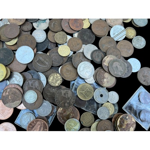 17 - A TIN OF MIXED COINS