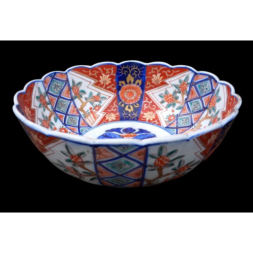 92 - A HAND PAINTED ORIENTAL BOWL