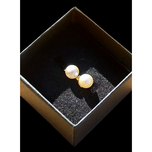 241 - A PAIR OF 9ct GOLD AND PEARL EARRINGS