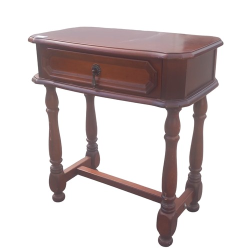 122 - A SINGLE DRAWER MAHOGANY SIDE TABLE