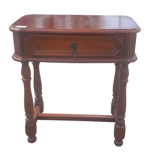 122 - A SINGLE DRAWER MAHOGANY SIDE TABLE