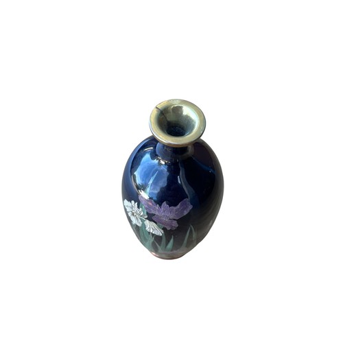 127 - A CUTE HAND PAINTED ENAMELLED BUD VASE