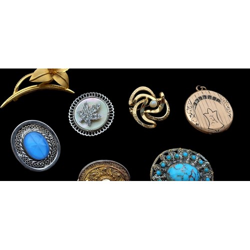 128 - A SELECTION OF TURQUOISE BROOCH AND OTHERS