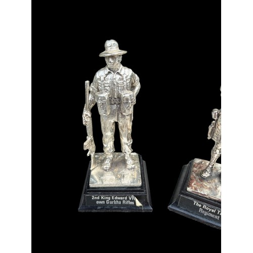 152 - A LOT OF 2 MILITARY FIGURES BY ROYAL HAMPSHIRE