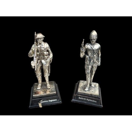 196 - A LOT OF 2 MILITARY FIGURES BY ROYAL HAMPSHIRE