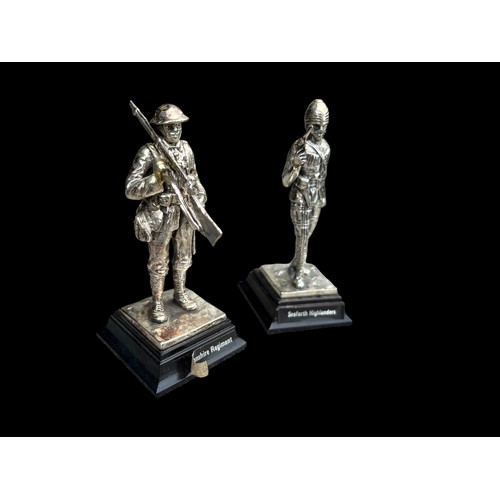 196 - A LOT OF 2 MILITARY FIGURES BY ROYAL HAMPSHIRE