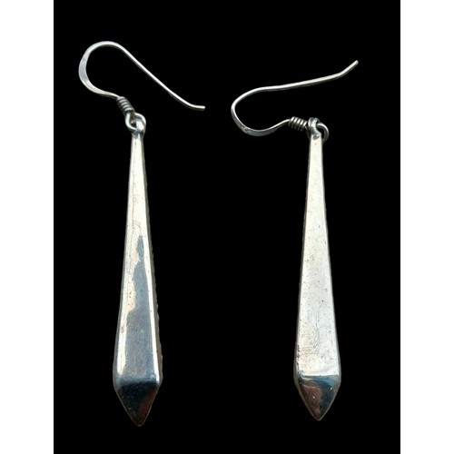 165 - A PAIR OF SILVER DROP EARRINGS