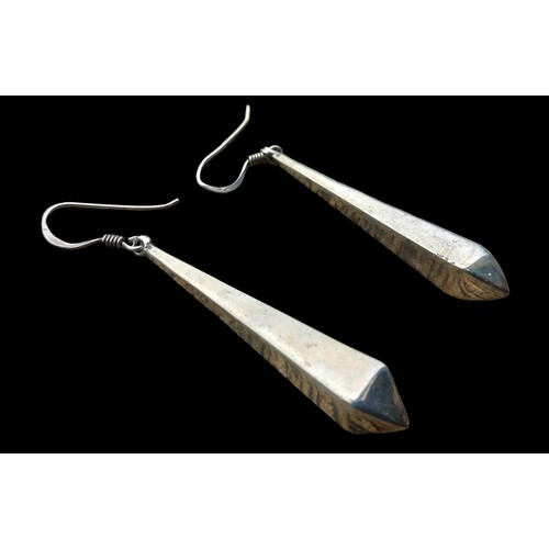 165 - A PAIR OF SILVER DROP EARRINGS