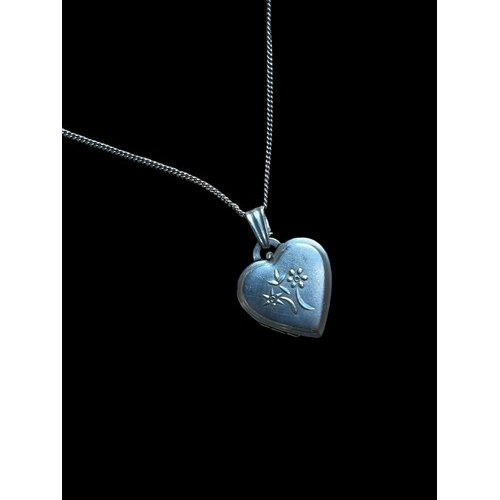 206 - A CUTE HEART LOCKET WITH FLORAL DESIGN ON A SILVER CHAIN