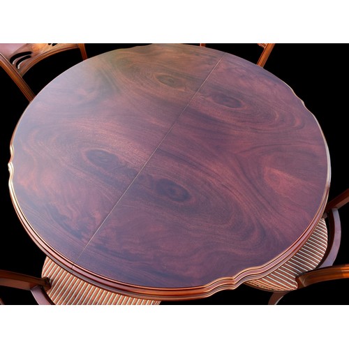 75 - A MAHOGANY CENTRE LEAF TABLE ON PEDESTAL BASE WITH 4 MATCHING CHAIRS (WITH SHELL MOTIF)