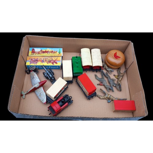 561 - A SUPERB LOT OF MIXED VINTAGE TOYS EG ORIGINAL BOXED STAGECOACH, TRAINS ,PLANE,LEADED HORSE RACCING ... 