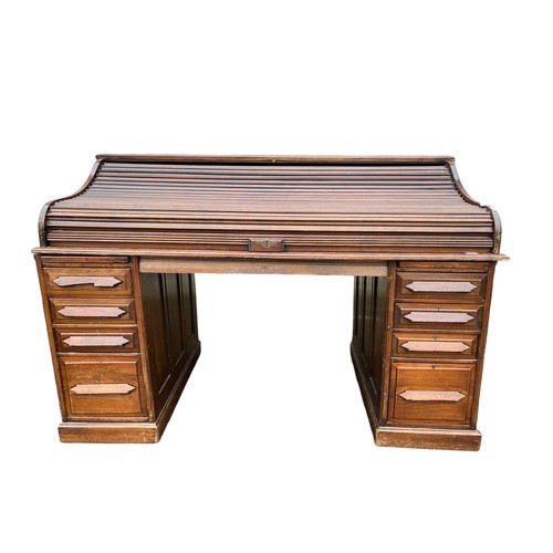 A BEAUTIFUL ANTIQUE OAK ROLL TOP DESK OF LARGE PROPORTIONS WITH DEEP