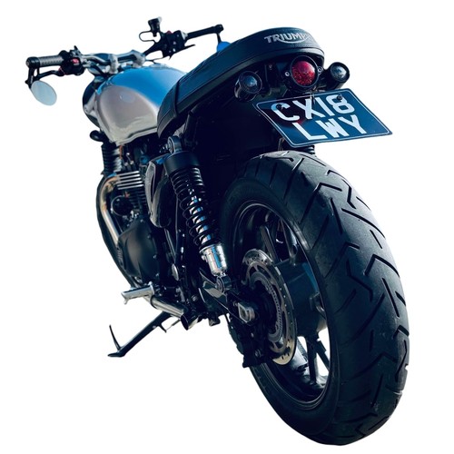 562 - 2018 TRIUMPH STREET TWIN 900 (WITH EXTRAS) COMES WITH FULL TRIUMPH SERVICE HISTORY 20,500 MILES

MOD... 