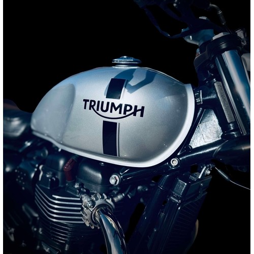 562 - 2018 TRIUMPH STREET TWIN 900 (WITH EXTRAS) COMES WITH FULL TRIUMPH SERVICE HISTORY 20,500 MILES

MOD... 