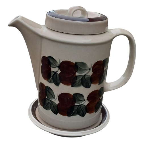 34 - A RETRO STYLE COFFEE POT ON BASE BY  ARABIA FINLAND