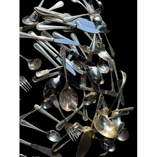 89 - A LARGE QUALITY SILVER PLATE CUTLERY SET