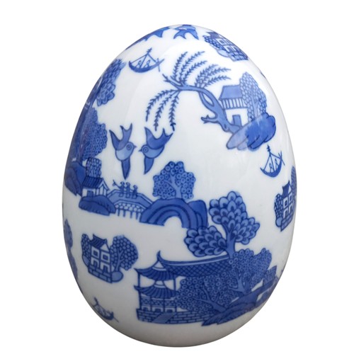 714 - ORIENTAL BLUE AND WHITE EGG