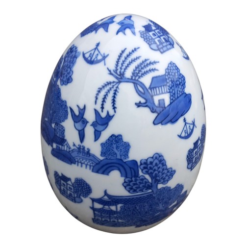 714 - ORIENTAL BLUE AND WHITE EGG