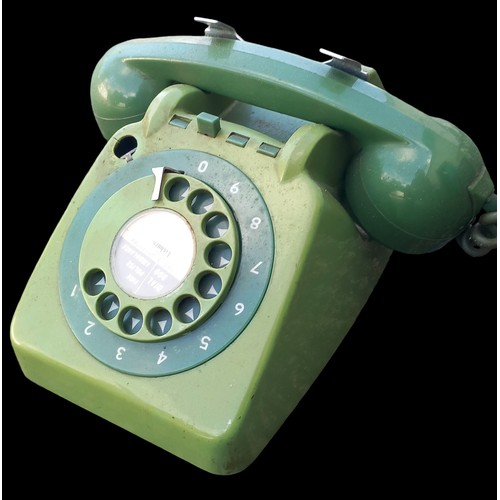 116 - RETRO BAKOLITE GREEN TELEPHONE