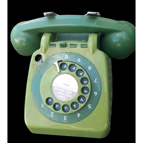 116 - RETRO BAKOLITE GREEN TELEPHONE