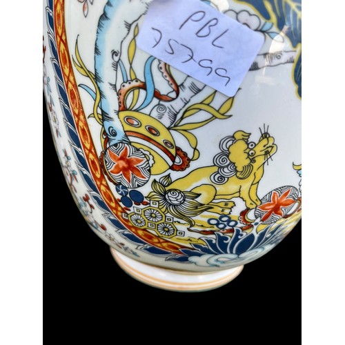 149 - A LARGE TABLE LAMP ORIENTAL PATTERN