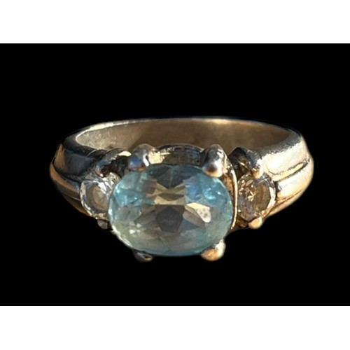 173 - A SILVER BLUE TOPAZ GEM SET RING