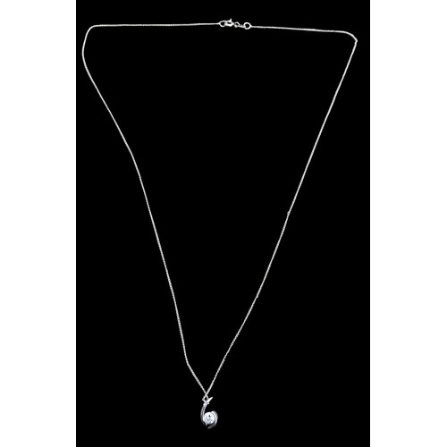 199 - A BEAUTIFUL SILVER SOLITAIRE PENDANT ON A SILVER CHAIN