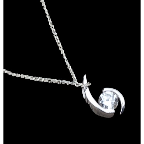 199 - A BEAUTIFUL SILVER SOLITAIRE PENDANT ON A SILVER CHAIN