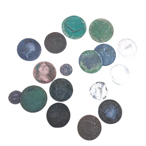 203 - MIXED LOT OF ANTIQUE COINS TO INCLUDE 1766 HIBERIAN,1795 HALF PENNY,17TH CENTURY IRISH TRADING TOKEN... 