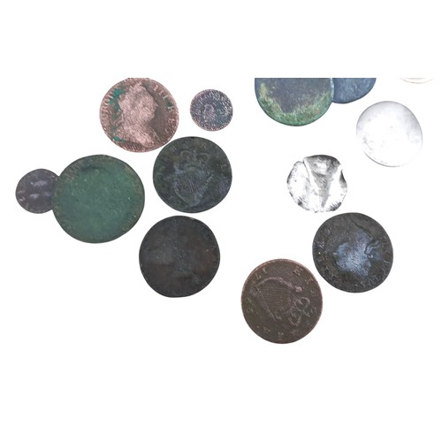 203 - MIXED LOT OF ANTIQUE COINS TO INCLUDE 1766 HIBERIAN,1795 HALF PENNY,17TH CENTURY IRISH TRADING TOKEN... 