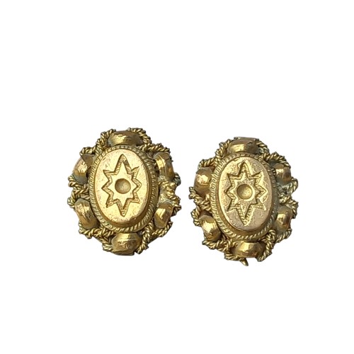 234 - A PAIR OF VINTAGE YELLOW METAL EARRINGS