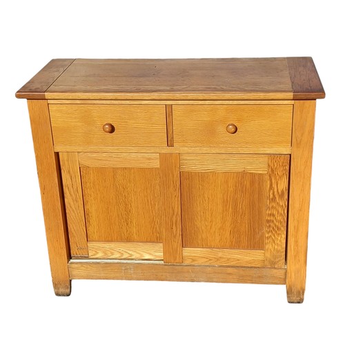 252 - AN OAK 2 DOOR 2 DRAWER SIDEBOARD