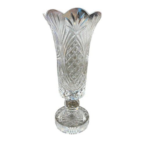 264 - A LARGE TYRONE CRYSTAL CENTRE PIECE