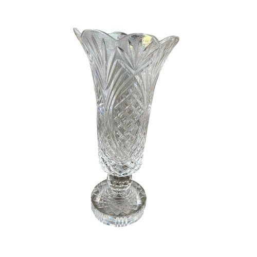 264 - A LARGE TYRONE CRYSTAL CENTRE PIECE