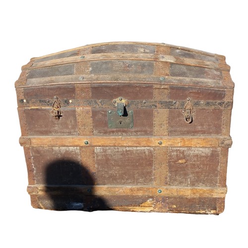 309 - AN ANTIQUE DOMED TOP TRAVEL TRUNK