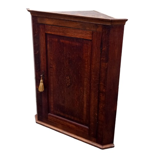 310 - A GEORGIAN MAHOGANY CORNER WALL HANGING CABINET