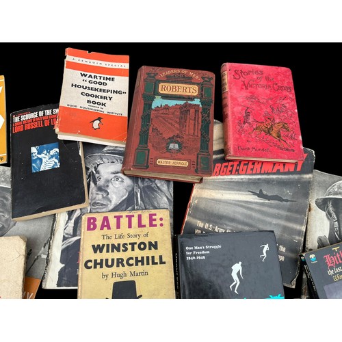 313 - A LARGE SELECTION OF MILITARY/WAR RELATED BOOKS AND MAGAZINES