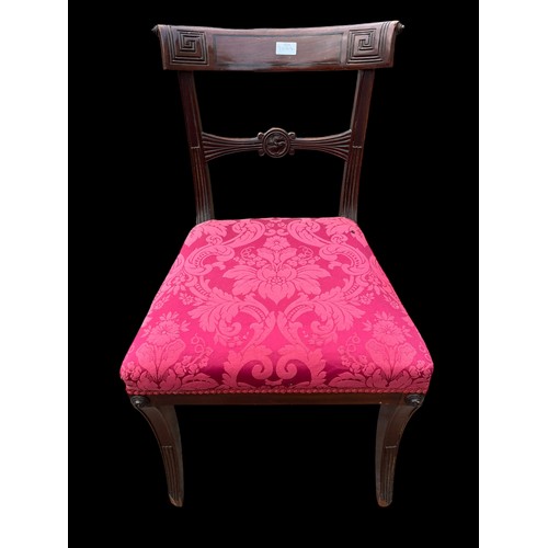 314 - A GEORGIAN MAHOGANY ORNATE BAR BACK CHAIR ON SABRE LEG