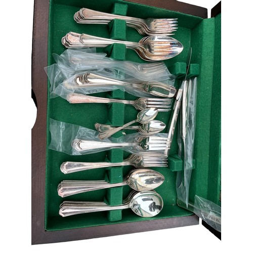 348 - A CANTEEN OF ONEIDA CUTLERY